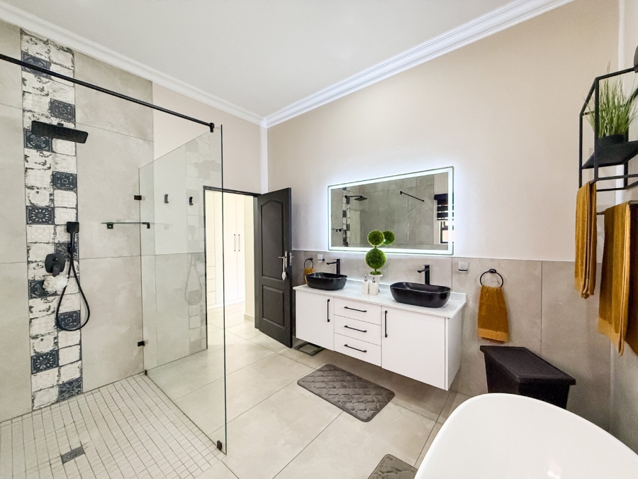 4 Bedroom Property for Sale in Meerhof North West